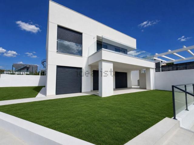 Casa en venta en Castillo de la Duquesa, Costa del Sol Occidental