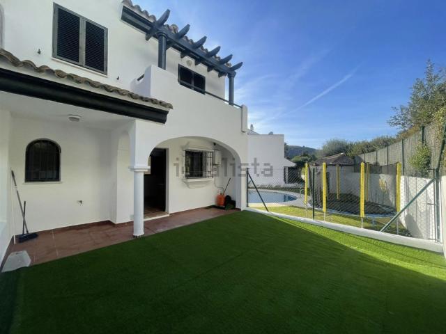 Casa en venta en Castillo de la Duquesa, Costa del Sol Occidental