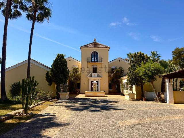 Casa en alquiler en Castillo de la Duquesa, Costa del Sol Occidental