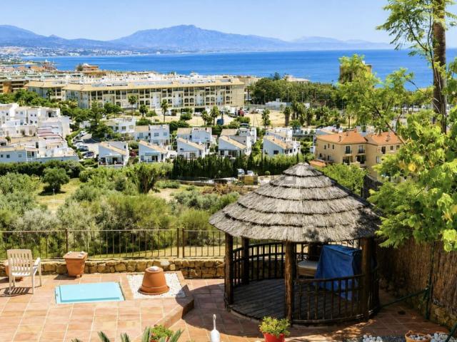 Casa en venta en Castillo de la Duquesa, Costa del Sol Occidental