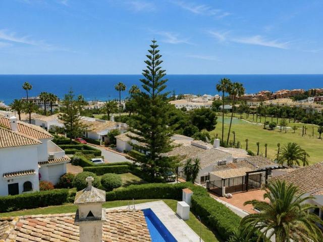 Casa en venta en Castillo de la Duquesa, Costa del Sol Occidental