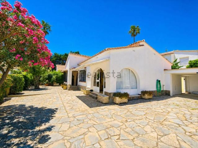 Casa en venta en Castillo de la Duquesa, Costa del Sol Occidental