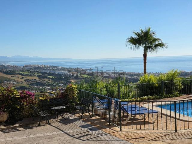 Casa en venta en Castillo de la Duquesa, Costa del Sol Occidental