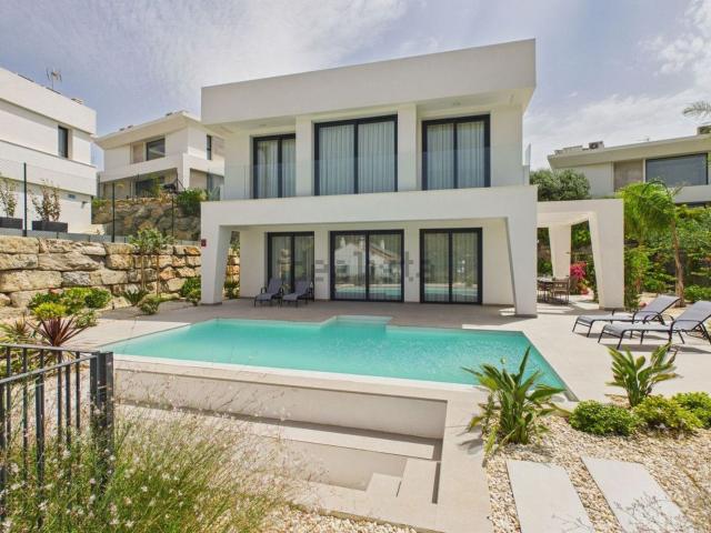 Casa en venta en Castillo de la Duquesa, Costa del Sol Occidental