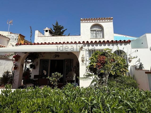 Casa en venta en Castillo de la Duquesa, Costa del Sol Occidental