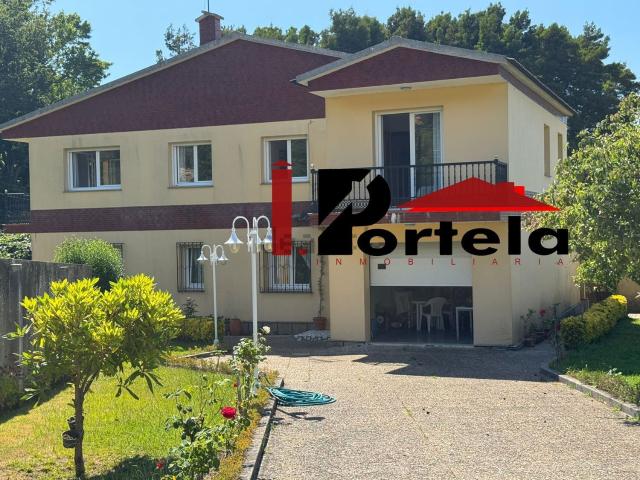 Casa en venta en Cela, O Morrazo