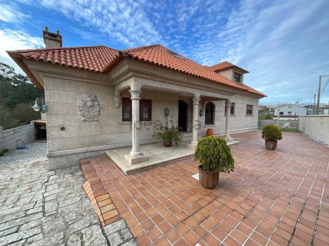Casa en venta en Dena, O Salnés