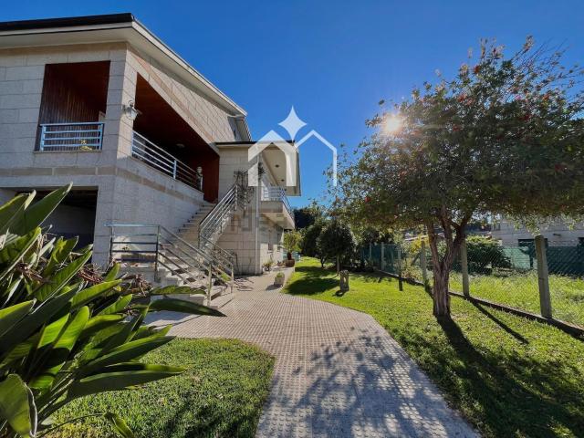 Casa en venta en A Moureira, O Morrazo