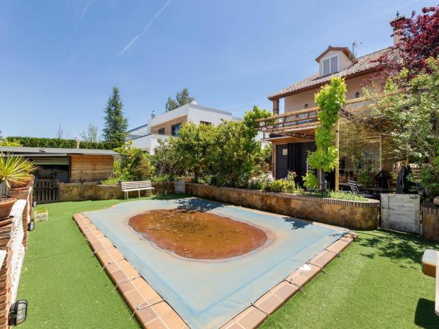 Casa en venta en Los Llanos, Monachil