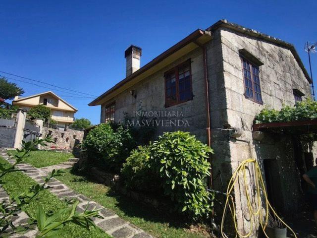 Casa en venta en Merouces, Mondariz