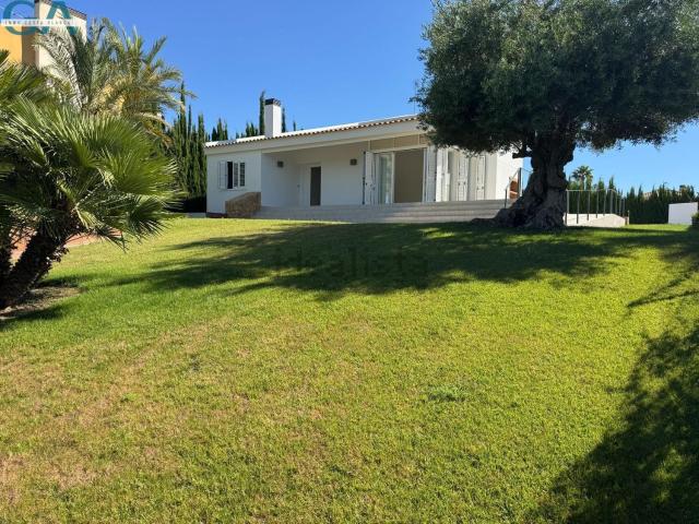 Casa en venta en el Vinalopó Mitjà / El Vinalopó Medio, Valencia