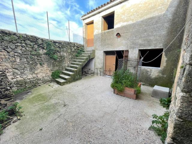 Casa en venta en Montánchez, Extremadura