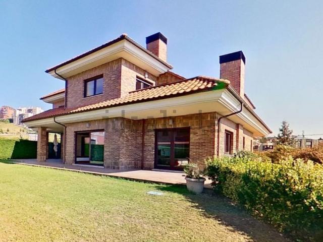 Casa en venta en El Monte Cerráu, Oviedo