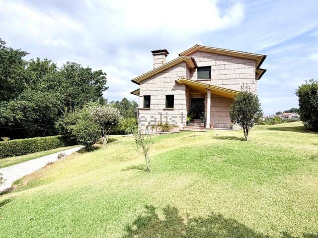 Casa en venta en Mos, Vigo