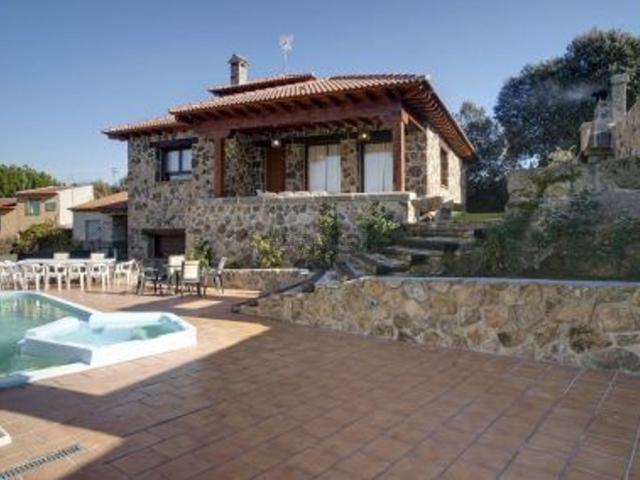 Casa en venta en Navaluenga, Ávila