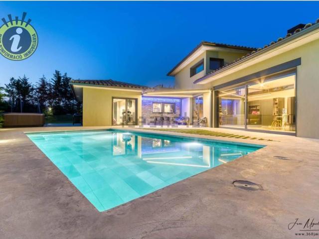 Casa en venta en Alt Empordà, Catalunya