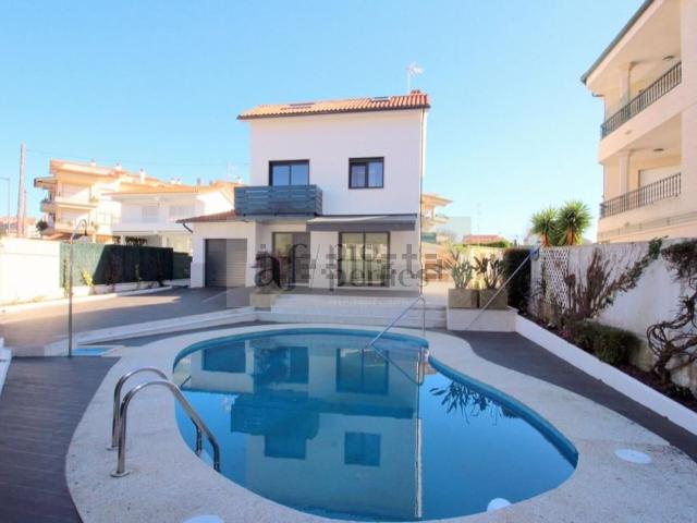 Casa en alquiler en Nigrán, O Carregal