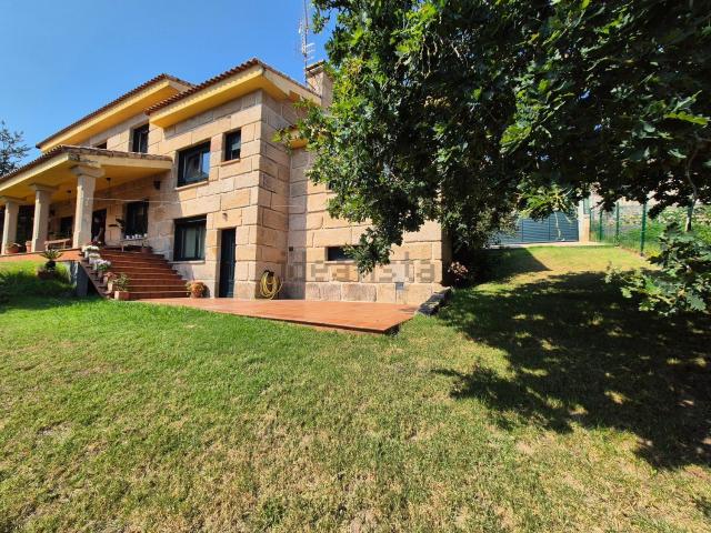 Casa en venta en Rouxo, Vigo