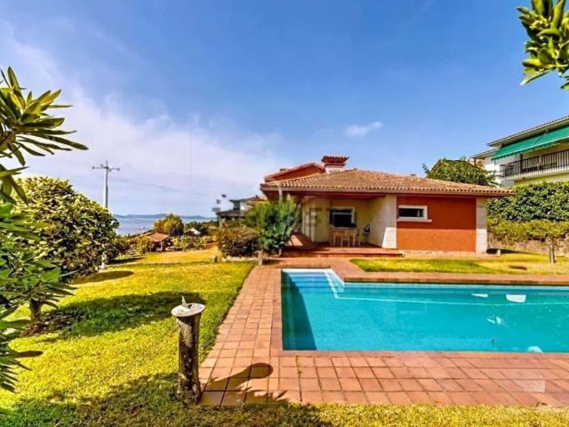 Casa en venta en Alborés Pequeno, Vigo