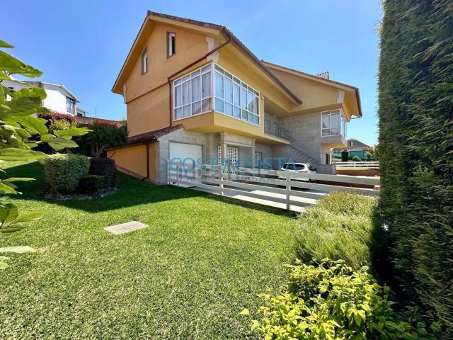 Casa en venta en Rouxo, Vigo