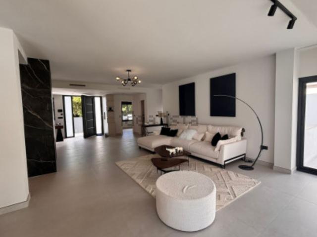 Casa en alquiler en Nueva Andalucía, Costa del Sol Occidental
