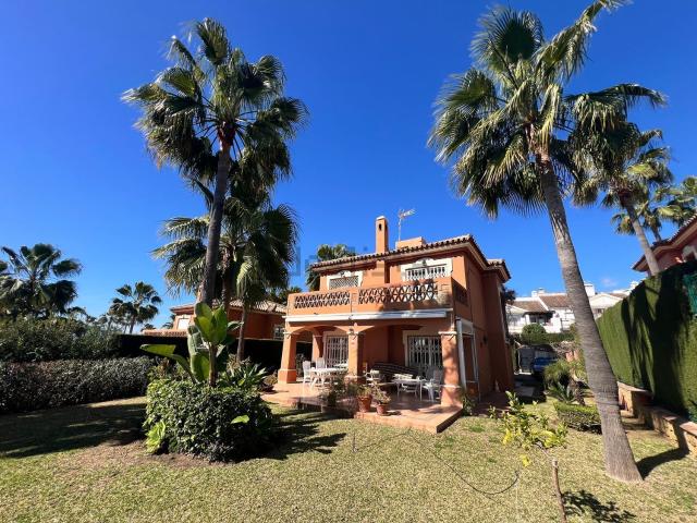 Casa en venta en Estepona, Golf y Mar
