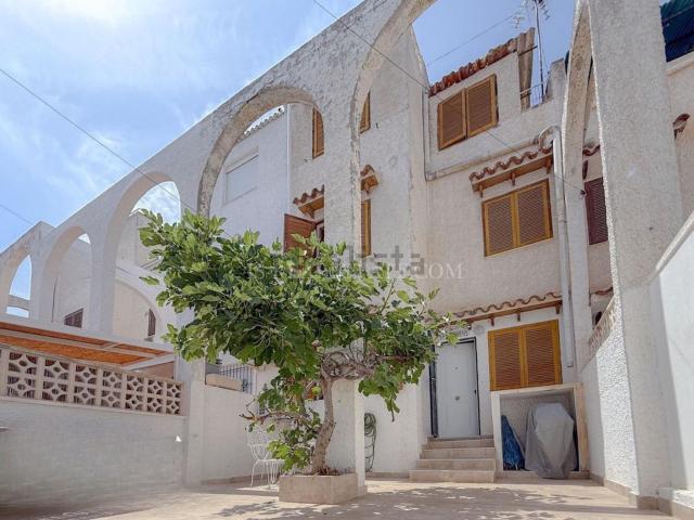 Casa en venta en Torrevieja, Urbanización Calas Blancas