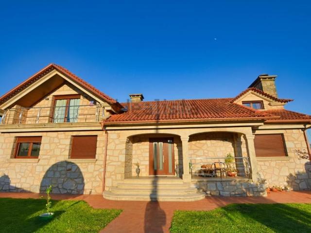 Casa en venta en O Rosal