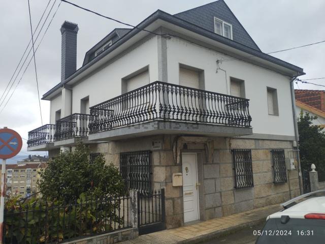 Casa en venta en Ourense, Barrocás