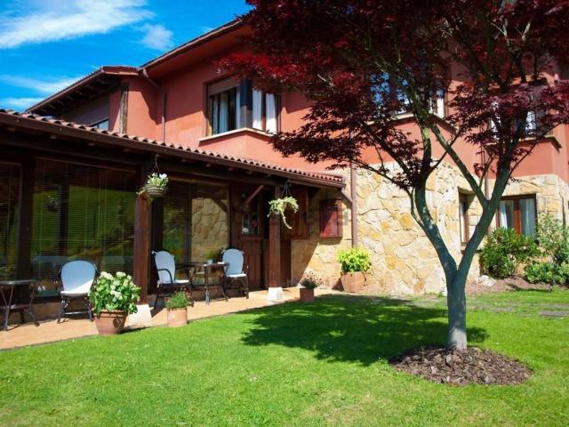 Casa en venta en Villamaxil, Oviedo