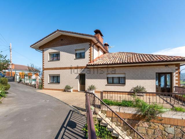Casa en venta en Oviedo, Cuyences