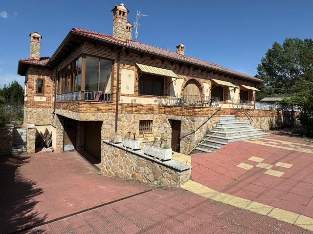 Casa en venta en Palazuelos De Eresma, Robledo Viejo