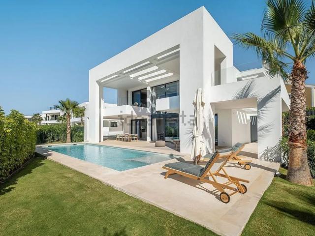 Casa en venta en El Pilar, Costa del Sol Occidental