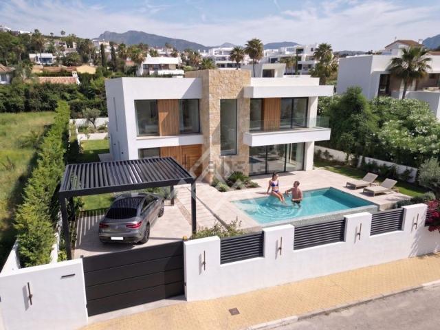 Casa en venta en El Pilar, Costa del Sol Occidental
