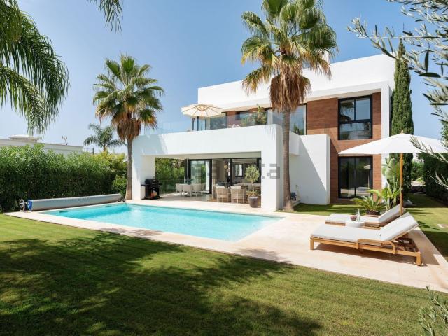 Casa en venta en El Pilar, Costa del Sol Occidental
