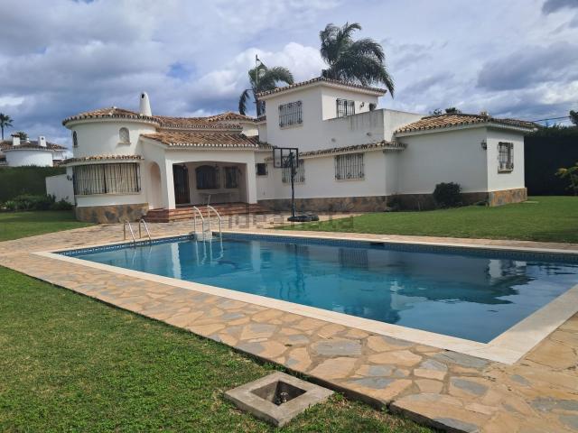 Casa en venta en El Pilar, Costa del Sol Occidental