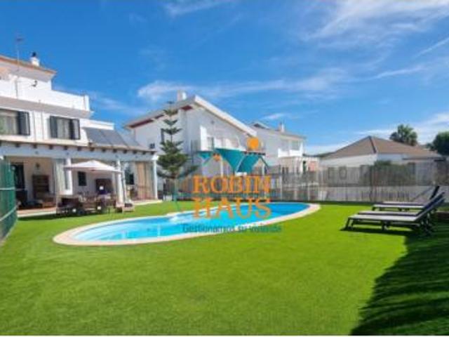 Chalet en alquiler en Nuevo Portil, Costa Occidental