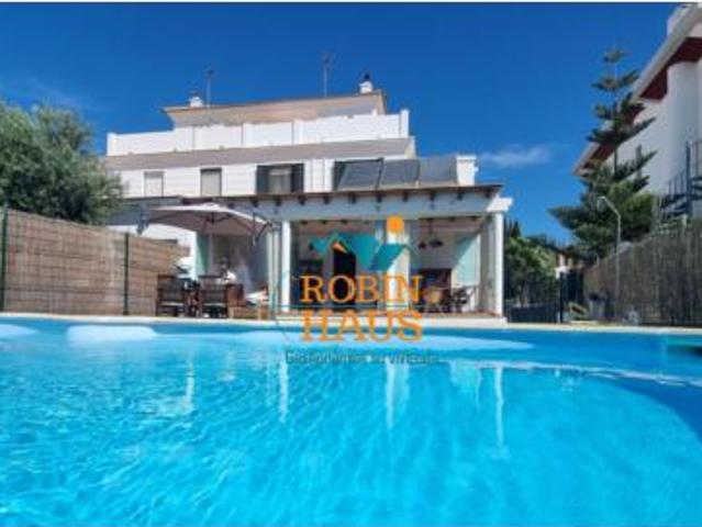 Chalet en alquiler en Nuevo Portil, Costa Occidental