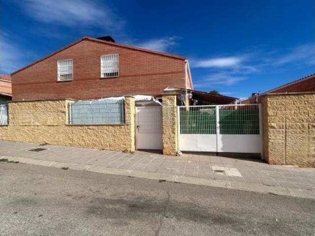 Casa en venta en Valcastillo, Pioz