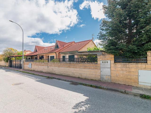 Chalet en venta en Guadarrama, Madrid