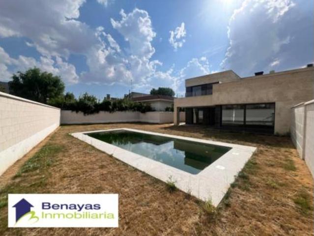 Villa en venta en Santa Marta De Tormes, Valdelagua