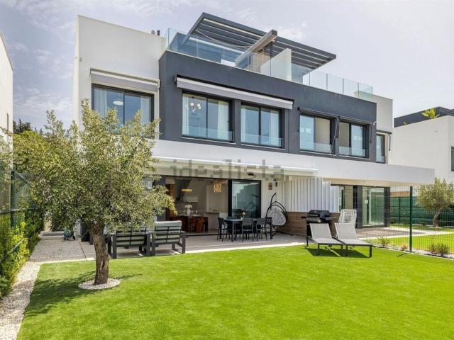 Casa en alquiler en Barriada Islas Canarias, Estepona