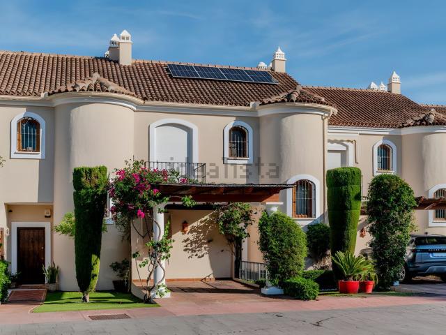 Casa en venta en Barriada Islas Canarias, Estepona