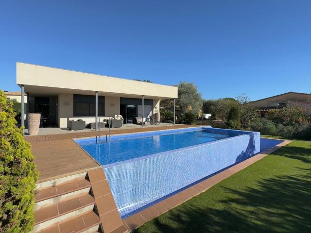 Casa en venta en Urbanització Golf Peralada, Alt Empordà