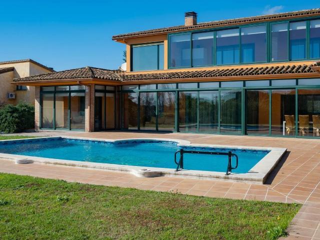 Casa en venta en Urbanització Golf Peralada, Alt Empordà