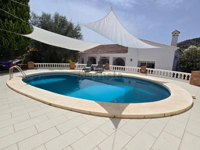 Casa en venta en Mondrón, La Axarquía