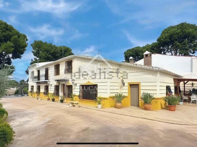 Casa en venta en Urbanització Lloma Badá, Petrer