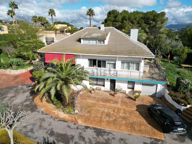 Casa en venta en les Vinyes, el Vinalopó Mitjà / El Vinalopó Medio