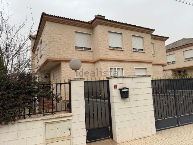 Casa en venta en Urbanització Lloma Badá, el Vinalopó Mitjà / El Vinalopó Medio