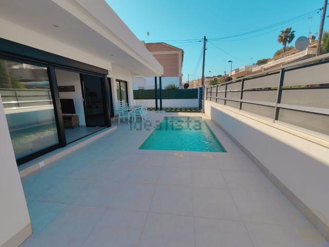 Casa en venta en Pilar De La Horadada, Residencial Adelaida